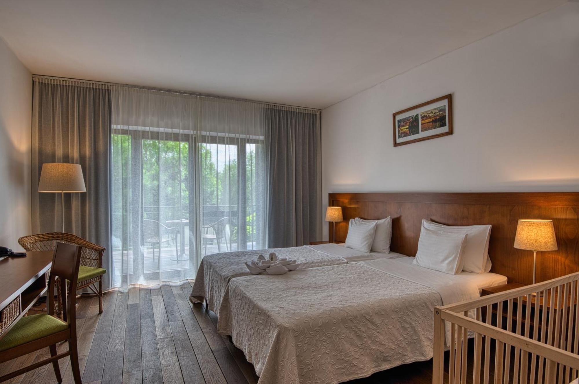 Tisza Balneum Hotel Tiszafured Exterior photo