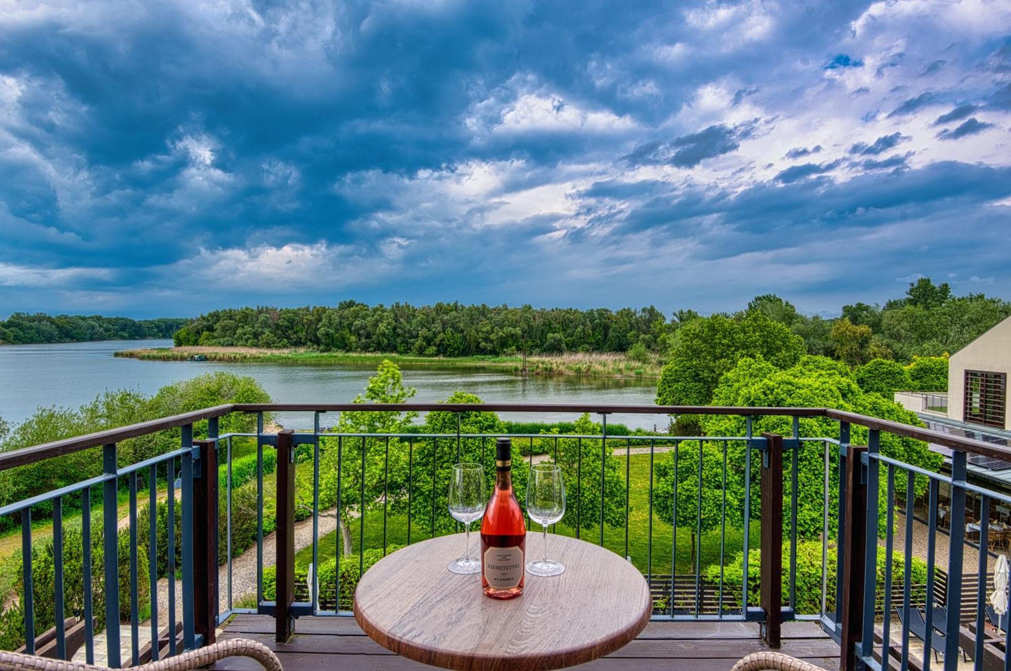 Tisza Balneum Hotel Tiszafured Exterior photo